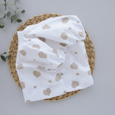 Простинка в ліжко на гумці Сердечка бежеві на білому 120/60