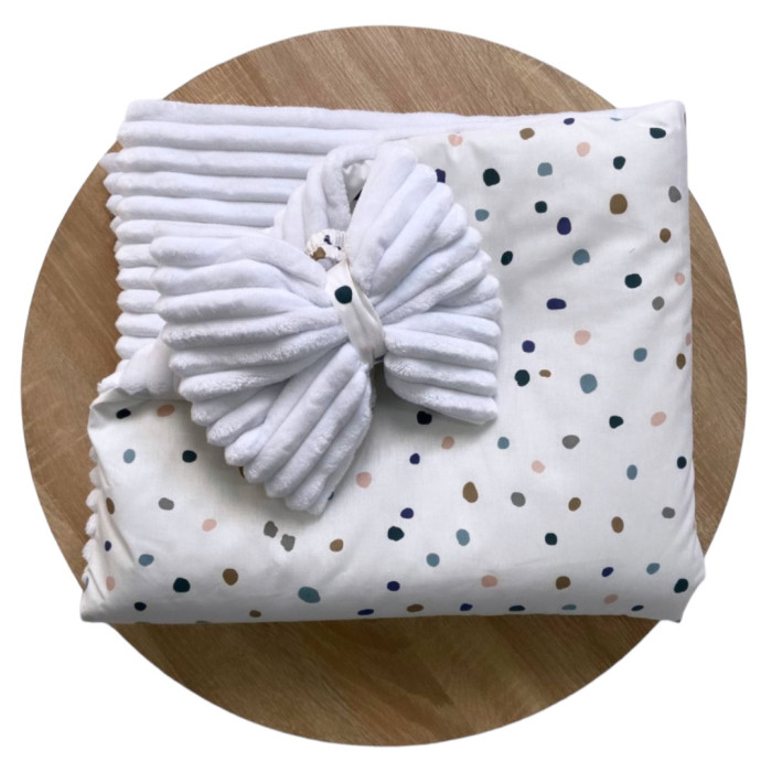 Плед зі з‘ємним утеплювачем та бантом-резинкою Точки/ Білий плюш 90/80